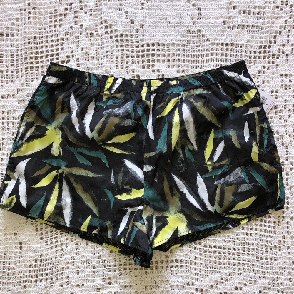 VOLCOM women’s shorts size L